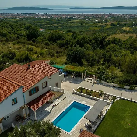 Villa Stari Hill * Kaštel Stari